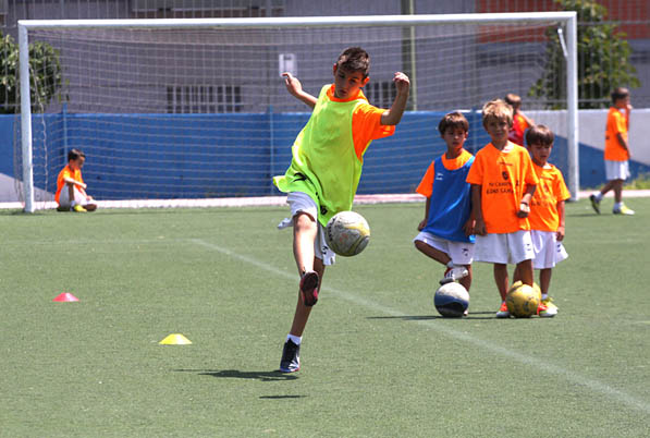 La segunda semana del IV Campus de Verano de fútbol de la Escuela Municipal de San Blas (EDM).