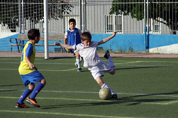 El equipo Prebenjamín F es el primer equipo de la Escuela de San Blas en conseguir el campeonato de liga en la temporada 2013-14