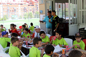 Campus de Verano de la EDM San Blas termina con una visita a la Ciudad del Fútbol de Las Rozas