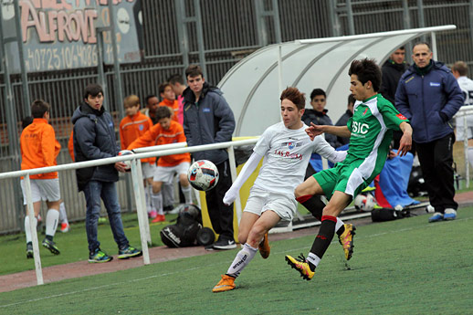 El Juvenil C gana al líder y compite por el ascenso